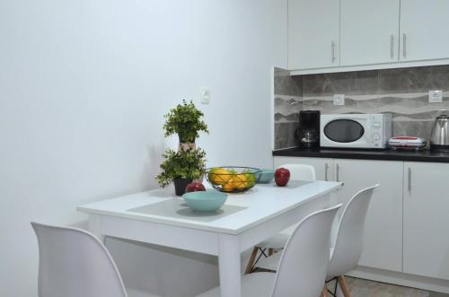 A spacious minimal apatment at Chalandri