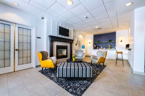 Fuajee, Clarion Hotel & Conference Centre Abbotsford - Fraser Valley in Abbotsford