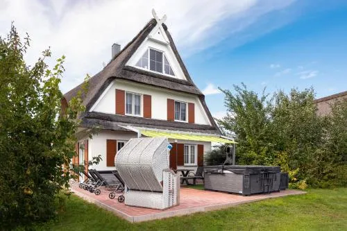 C 6 Reethaus Strandkorb mit Außenwhirlpool und Sauna in Gramkow, Deutschland