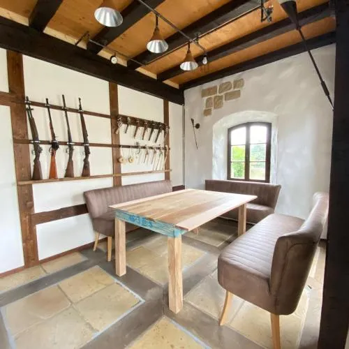 Fewo WAFFENKAMMER für 7 Erw im Rittergut Leppersdorf in Wachau, Deutschland