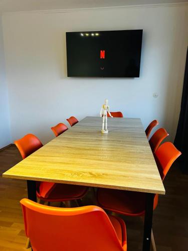 sala de TV, B2 XL Top I 130m2 I 10 Einzelbetten I voll ausgestattet I Balkon I Wasch I XXL P in Mettingen