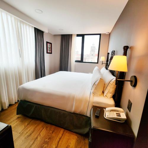 Canada Central & Rooftop near Bellas Artes Palota