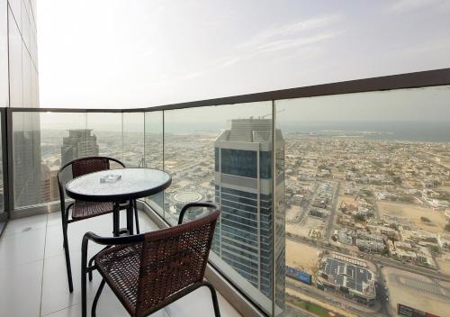 Opulent 2BR In Paramount Hotel Apt |Prime Location - image 7