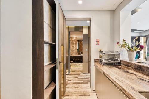 Highend 2BR Palm Sea View with Pool and Nightlife Marina, Dubai (Foto 6)