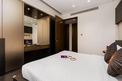 Highend 2BR Palm Sea View with Pool and Nightlife Marina, Dubai (Foto 8)