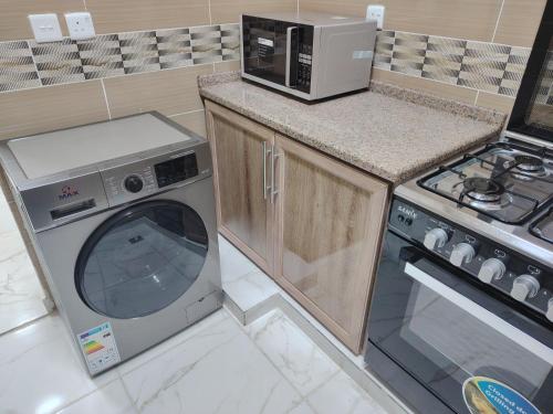 Al Wesam Furnished Apartments near สนามบินอะกาบา (สนามบินนานาชาติคิงฮัสเซ็น)