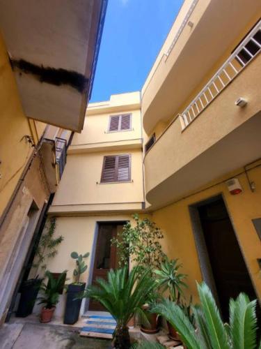 Two-story house in the city -climatized - wifi