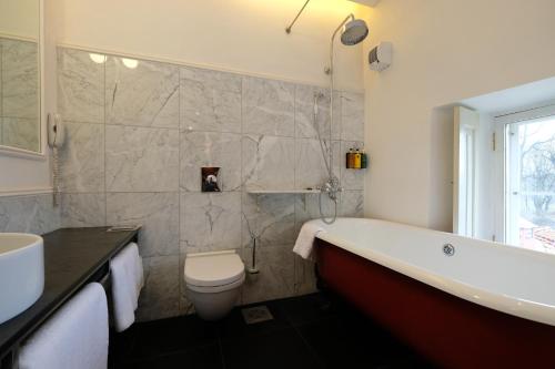 room detail thumbnail 2