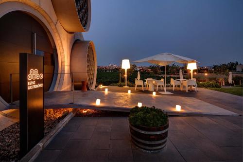 شرفة/ تراس, كافا آند هوتل ماستينيل (Cava and Hotel Mastinell) in فيلافرنسا ديل بينيديس