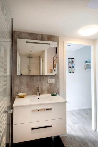 Lifestyle Cube mit Dachterrasse Meerblick und Strand in Hulshorst