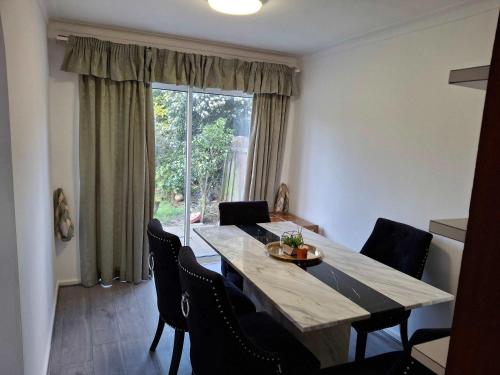 Beautiful 3 BR Home in Staines Near Heathrow - image 14