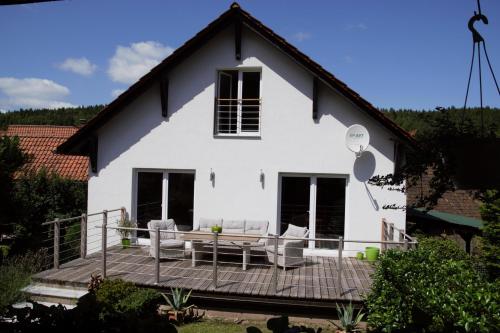 Superior - Ferienhaus am Engelsbach mit Garten und Pool in Engelsbach, Deutschland