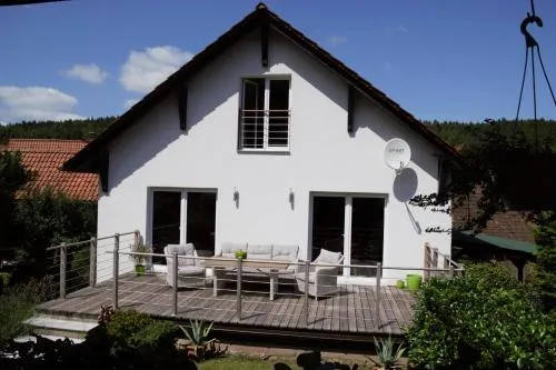Superior - Ferienhaus am Engelsbach mit Garten und Pool in Engelsbach, Deutschland