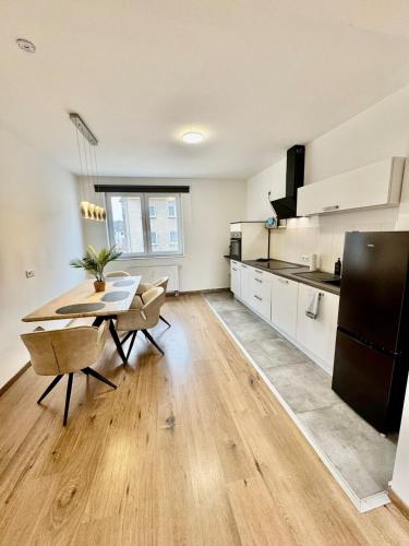 Konyha, FeWo-Palmtrees 3 - Große 2 Zimmerwohnung mit Südbalkon (FeWo-Palmtrees 3 - Große und moderne 2 Zimmerwohnung mit Sud-West Balkon in Gladbeck-Mitte nahe Movi) in Gladbeck