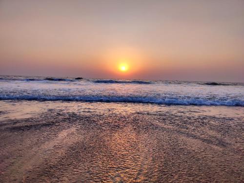 Beach, 1 BHK Near Varca Beach near The Zuri White Sands Casino