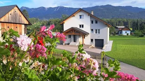 Ferienwohnungen Hoisch am Bauernhof in Fürnitz, Österreich
