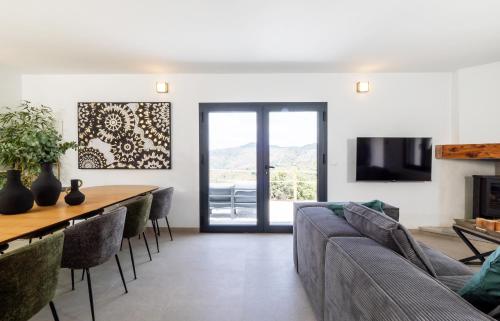 Koplietošanas atpūtas telpa ar TV, Cubo's Casa Pineda in Totalan