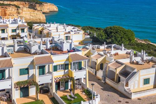 สภาพแวดล้อมโดยรอบ, Casa Bobo in เบนากิล