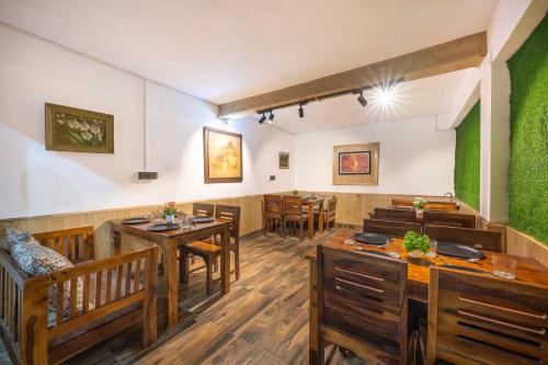 The Chetu's Nest Near Mall road kasauli - image 4