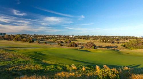 Sunrise Elegance in the Heart of Torquay