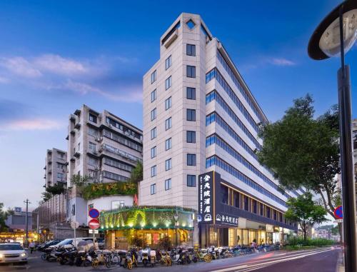 . Wenzhou City Center All-Day Hotel First Bridge Branch Adjacent to Wuma Street, Zhongshan Park, Jiangxinyu, Gym, Laundry Service, Free Breakfast, Coffee, Afternoon Tea, Daily Necessities, Full Wireless Coverage, Tourist Attractions, Food and Specialty Reco