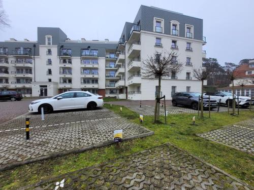 One-Bedroom Apartment with Parking image 3