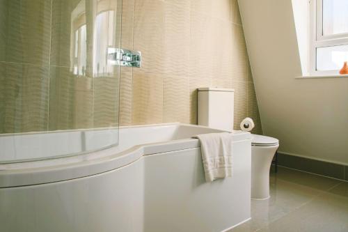 Accomodo London South Kensington - Elegant 3 Bedroom Apartments near Museums - image 2