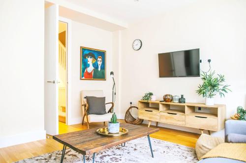 Accomodo London South Kensington - Elegant 3 Bedroom Apartments near Museums - image 7