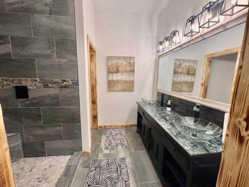 Spacious and Relaxing Home Near Allatoona and Lakepoint Spacious and Relaxing Home Near Allatoona and Lakepoint