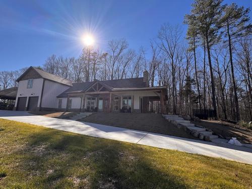 Spacious and Relaxing Home Near Allatoona and Lakepoint Spacious and Relaxing Home Near Allatoona and Lakepoint