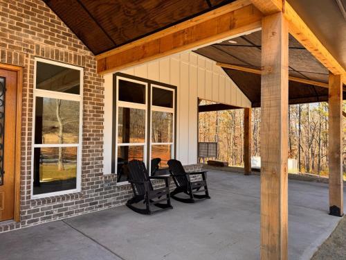 Spacious and Relaxing Home Near Allatoona and Lakepoint Spacious and Relaxing Home Near Allatoona and Lakepoint