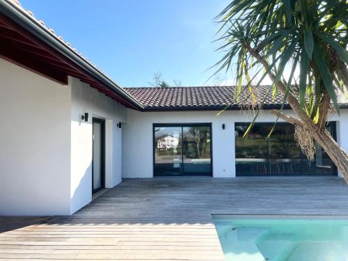 Villa avec piscine, proche Bayonne gîte à louer Lahonce