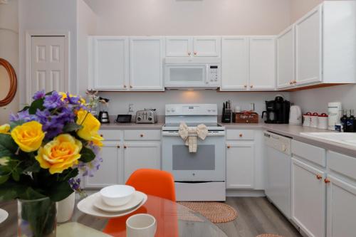Honey Pot Villa- 4 bedrooms with a private pool- Close to Disney! - image 13