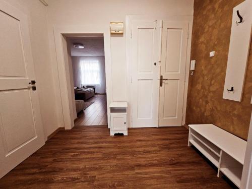 Luxusní apartmán v centru Hradce Králové - Balkon, Wi-Fi, Netflix zdarma (Luxusni apartman v centru Hradce Kralove - Balkon, Wi-Fi, Netflix zdarma) in ฮราเด็ค คราลอเว