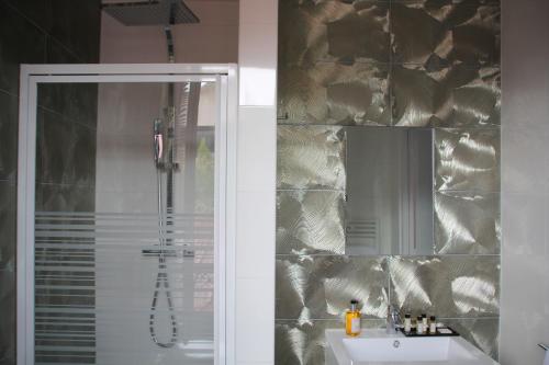 Cosy Apparts Suresnes La Défense - image 4