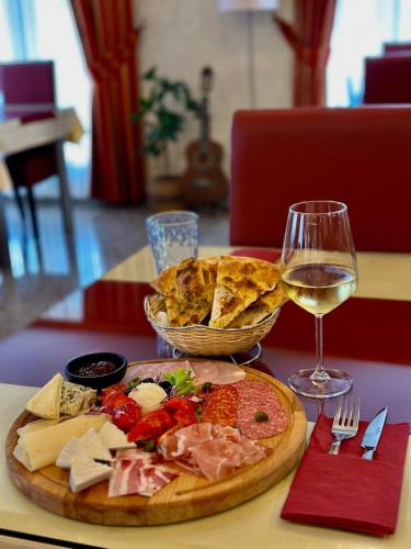 Hotel Quattro Medjugorje - image 8