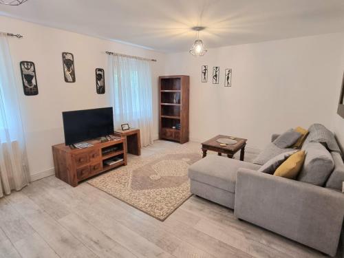 Spacious two bedroom apartment with one parking space in Thame