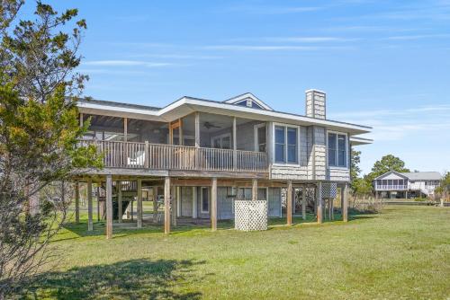 Avalon - waterfront home with fireplace and screened porch, Deep Hole (фото 2)