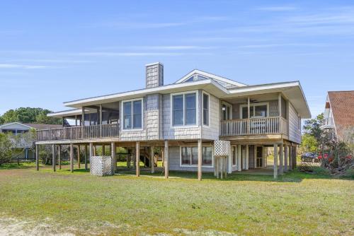 Avalon - waterfront home with fireplace and screened porch, Deep Hole (фото 4)