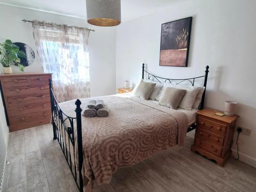 Spacious two bedroom apartment with one parking space in Thame