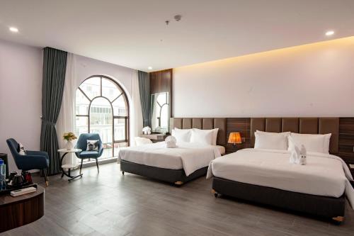 2 queen beds