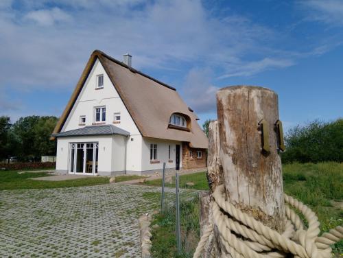 Reethaus Strandgut - geräumiges FH, 5 Schlafzimmer, Sauna und 3 Terrassen, Balkon