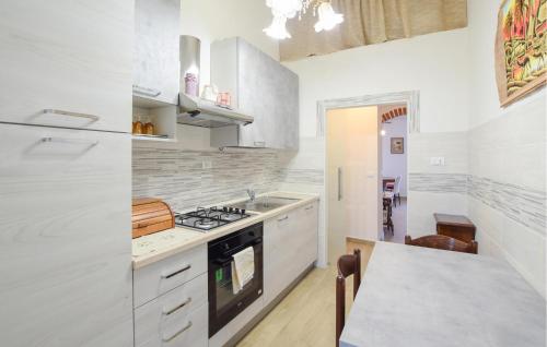 кухня, Stunning Home In Poggio D'acona in Субіано