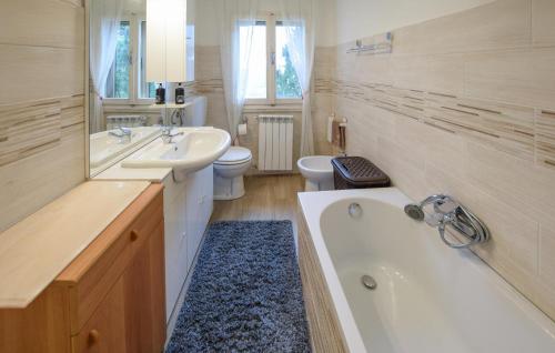Ванна кімната, Stunning Home In Poggio D'acona in Субіано