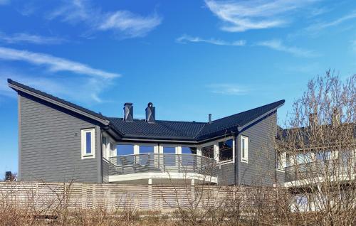 . Lovely Home In Flaktveit With Wifi