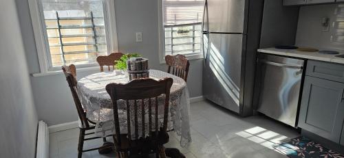 Entire 3 bedrooms Apt,10sleepers ,15 mins to NYC