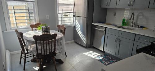 Entire 3 bedrooms Apt,10sleepers ,15 mins to NYC