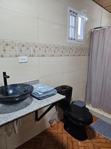 Ванна кімната, Pleasant Hostal Panama in Токумен