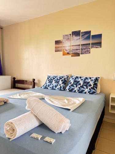 1 double bed, 2 twin beds