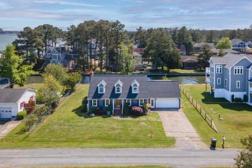 Chamallow - Waterfront home with Floating dock!